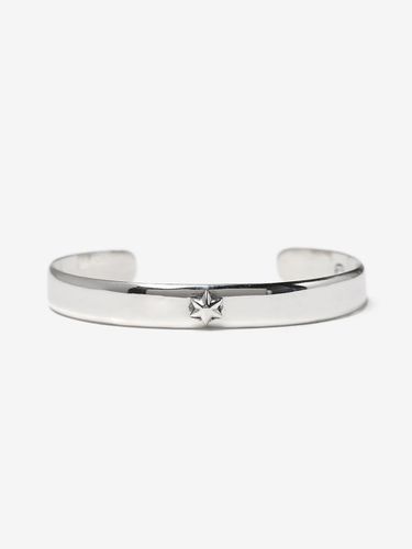 Flat Star Cuff Bracelet - AEKKI - Modalova