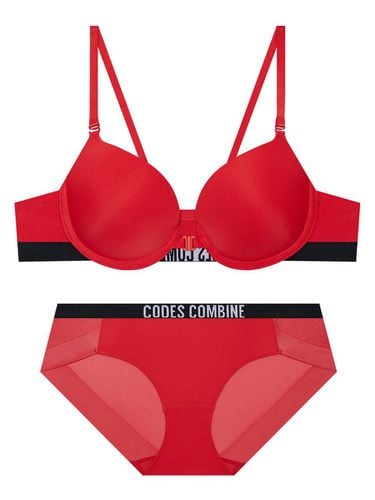 Intense Bra Panties Set_Red - CODESCOMBINE INNERWEAR - Modalova