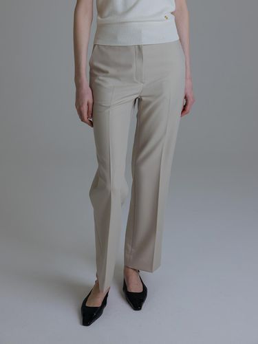 RAVEN STRAIGHT SLACKS (2colors) - TOWAV - Modalova