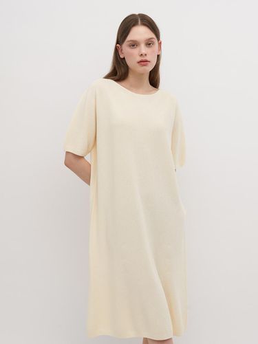 Air Knit Punching Detail Half-Sleeved Midi Dress - SEKANSKEEN - Modalova