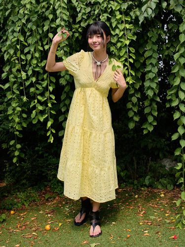 IT_V-neck cut out dress_YELLOW - itte - Modalova