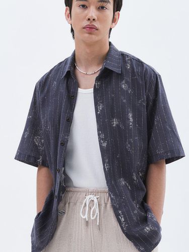 Tie Dye Stitch Stripe Half Shirt_Charcoal - Trip LE Sens - Modalova