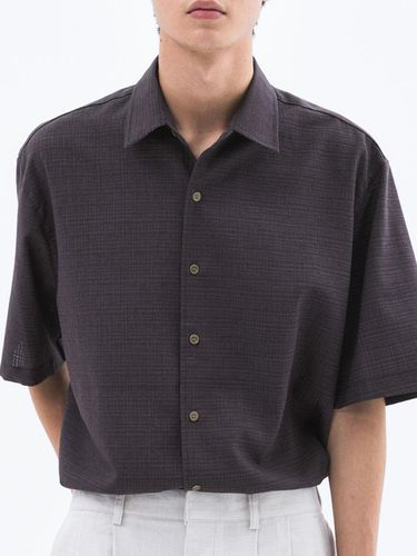 Minimal Checkered Half Shirt_Brown - Trip LE Sens - Modalova