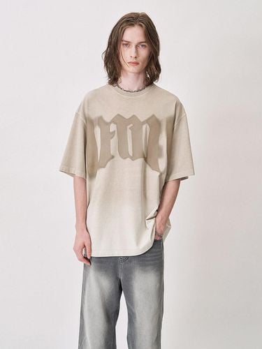 WASHING GRAPHIC T SHIRT [BEIGE] - MEA - Modalova