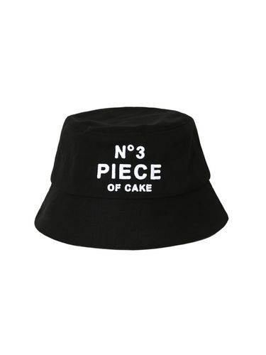 D PIECE OF CAKE BUCKET HAT (BLACK) - PIECEMAKER - Modalova