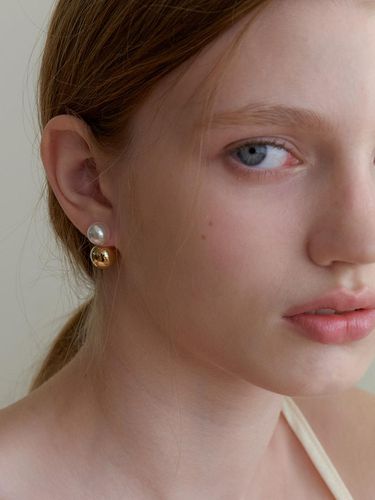 Pearl&Ball earring - Primaute - Modalova