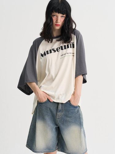 Season Point Museum Raglan T-shirt_Charcoal - SORRY TOO MUCH LOVE - Modalova