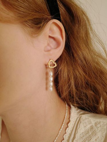 Melting heart pearl drop earring - fiore - Modalova