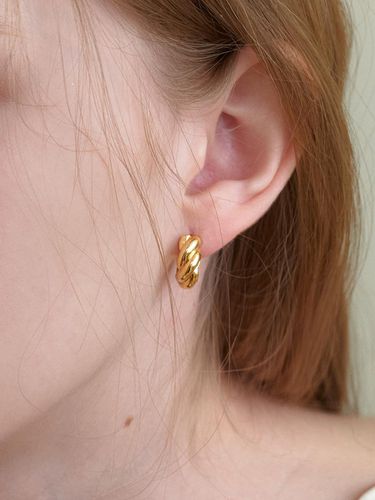 Bold twist earring - Primaute - Modalova