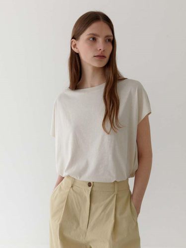 Dear Boat Neck Tee-Light Beige - KILHOUETTE - Modalova