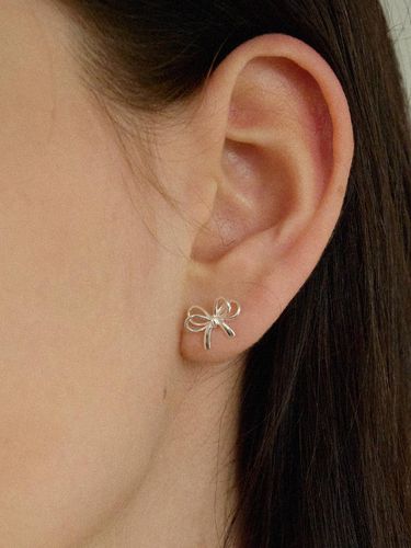 Cubic Ribbon Earring (Silver) - ADAUL - Modalova