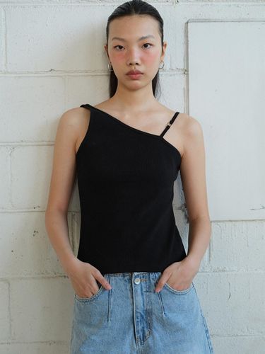 Single Buckle sleeveless_black - answerisyes - Modalova