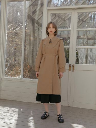 A trench coat with wings - Aile de - Modalova