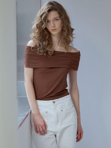 Off-Shoulder Jersey Top _Brown - GRIDA-J - Modalova