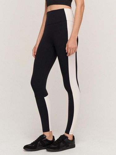 MARA LEGGINGS BLACK & CREAM COMBO - NYLORA - Modalova