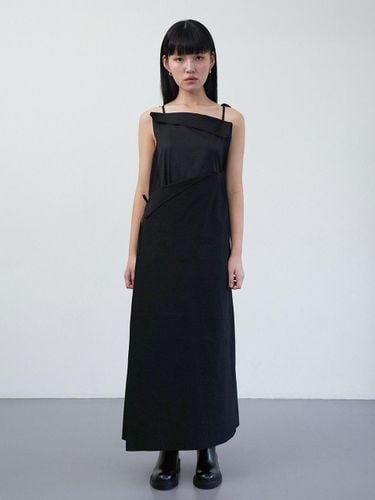 Square wrap dress in black - Kindred - Modalova