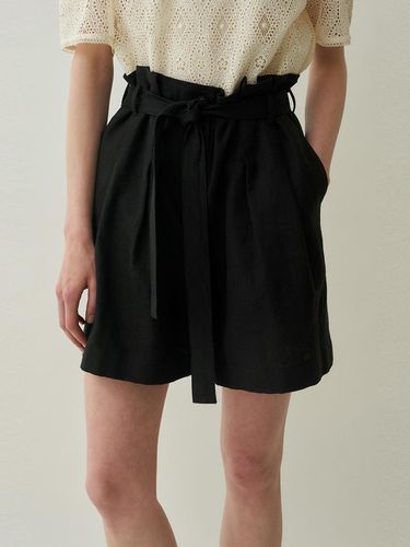 Linen tuck short pants (black) - blank03 - Modalova