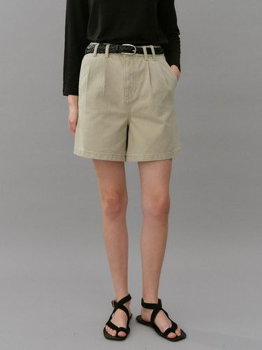 Denim tuck shorts (beige) - blank03 - Modalova