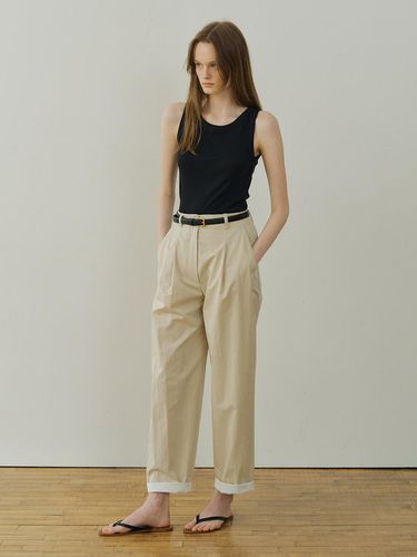 Roll-up tuck pants (light beige) - blank03 - Modalova