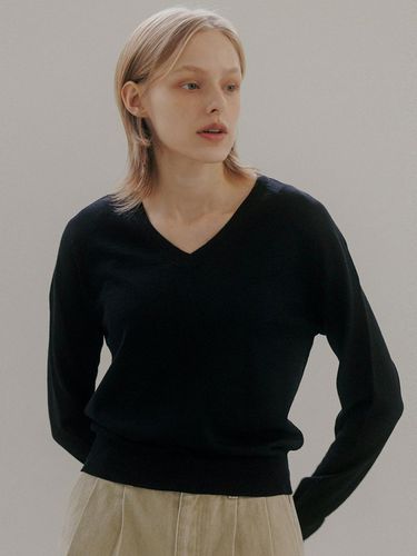 V-neck pullover (black) - blank03 - Modalova