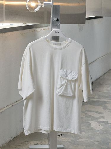 Big Pocket T-Shirt_White - EZIO - Modalova