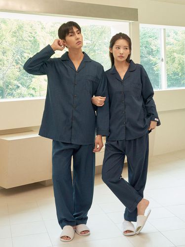 Silk Fit Libre Long-Sleeved Couple Pajamas Set - DOSSY - Modalova