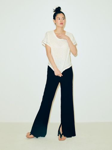 BLACK EMBO SLIT PANTS - LOVLOV - Modalova