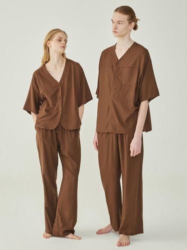 COZY PAJAMA COUPLE SET_pure brown - atempo - Modalova