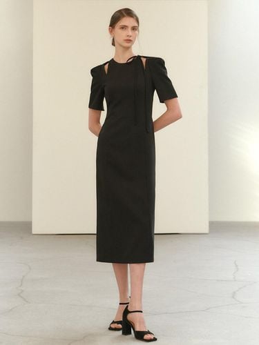 Slim Fit Shoulder Point Dress_BLACK - ARTID - Modalova