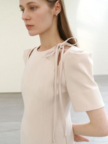 Slim Fit Shoulder Point Dress_BEIGE - ARTID - Modalova