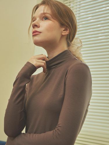 Breeze Tencel Turtleneck T-shirts - PREMIERE AMOUR - Modalova