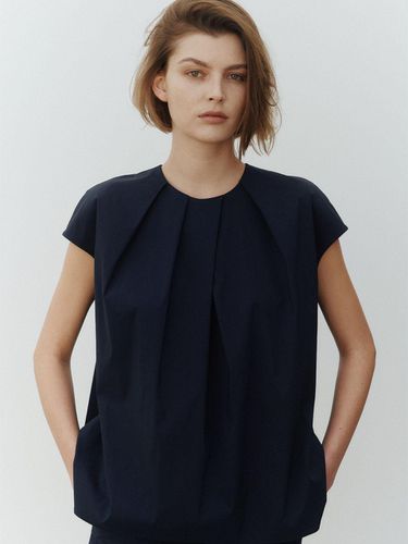 Pleated Blouse (Dark Navy) - YIJU - Modalova