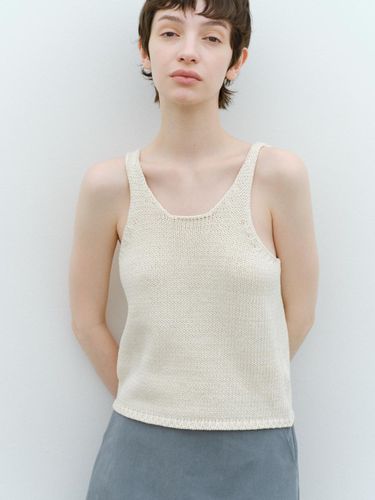 Sleeveless knit (beige) - tetu - Modalova