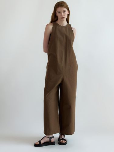 Halterneck Jumpsuit_Brown - NEBELEVERYWEAR - Modalova