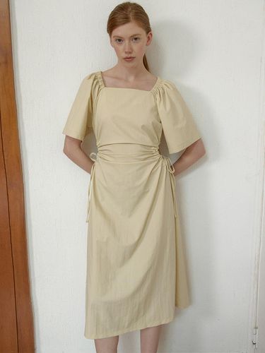 Volume Shirring Dress_Buttery Yellow Beige - NEBELEVERYWEAR - Modalova