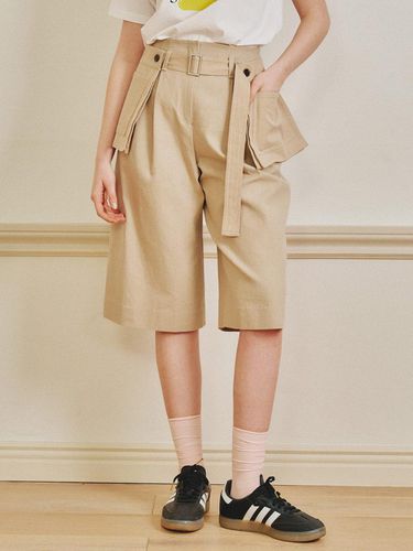 Two-tuck Bermuda Pants - 2colors - OLIVE DES OLIVE - Modalova