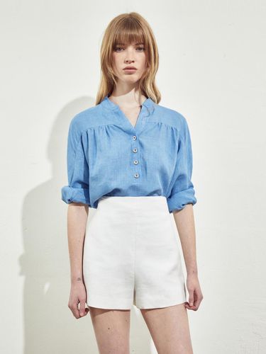 OPEN COLLAR BUTTON LINEN BLOUSE_LIGHT BLUE - RIDIFI - Modalova