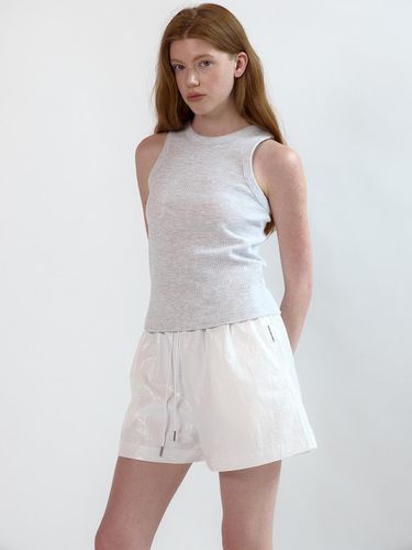 Glossy Elasticized Shorts (3 Color) - NEBELEVERYWEAR - Modalova