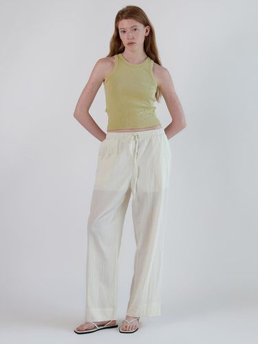 Wrinkle Elasticized Pants (3 Color) - NEBELEVERYWEAR - Modalova