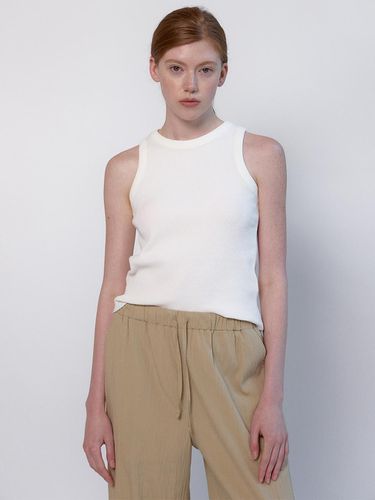 Textured Sleeveless Top (4 Color) - NEBELEVERYWEAR - Modalova