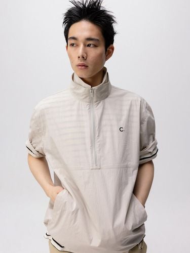 Field Short Sleeve Anorak (Light Beige) - CLOVE - Modalova