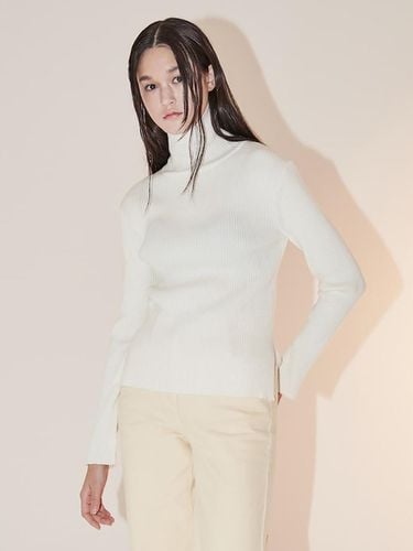 Essential Turtleneck Knit Pullover (KE2X51M010) - kuho plus - Modalova