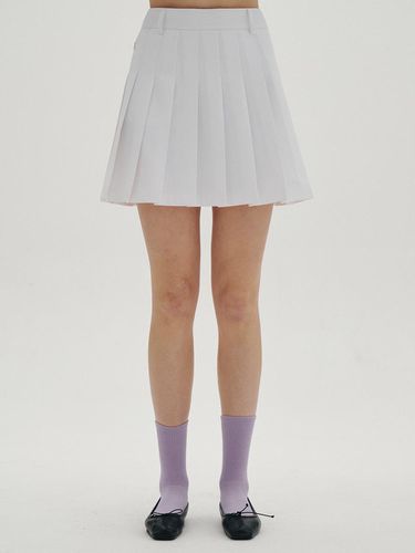 Logo Pleated Skirt (White) - CLOVE - Modalova