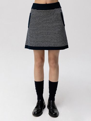 Fluffy Boucle Stripe Skirt (Navy) - CLOVE - Modalova