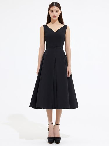 V NECKLINE SLEEVELESS FLARE DRESS - BLACK - AVOUAVOU - Modalova