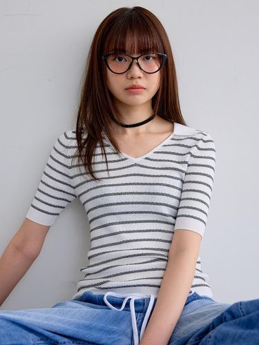 AR_Striped v-neck collar top - Aei&Rei - Modalova