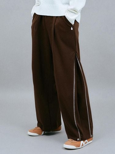 Line Snap Sweatpants Brown - GAKKAI UNIONS - Modalova