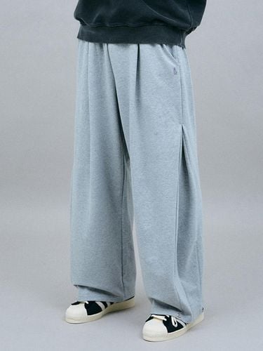 One-Tuck Snap Balloon Sweatpants - GAKKAI UNIONS - Modalova