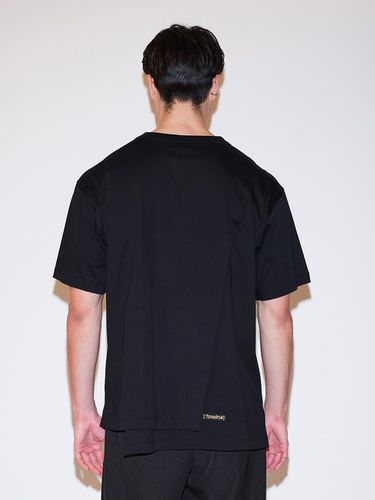 Double Layered Back Round Neck T-Shirt - FINSDRUCK - Modalova