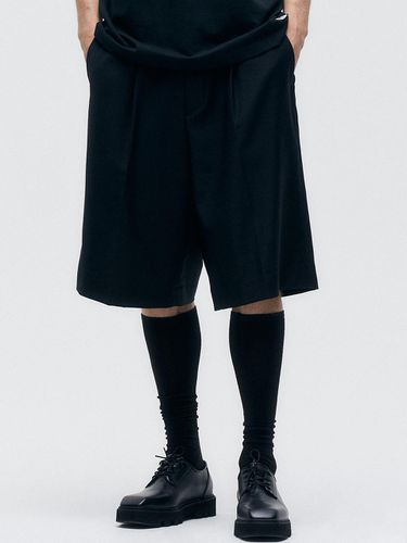 Wool-Blend Wide One-Tuck Bermuda Shorts - FINSDRUCK - Modalova